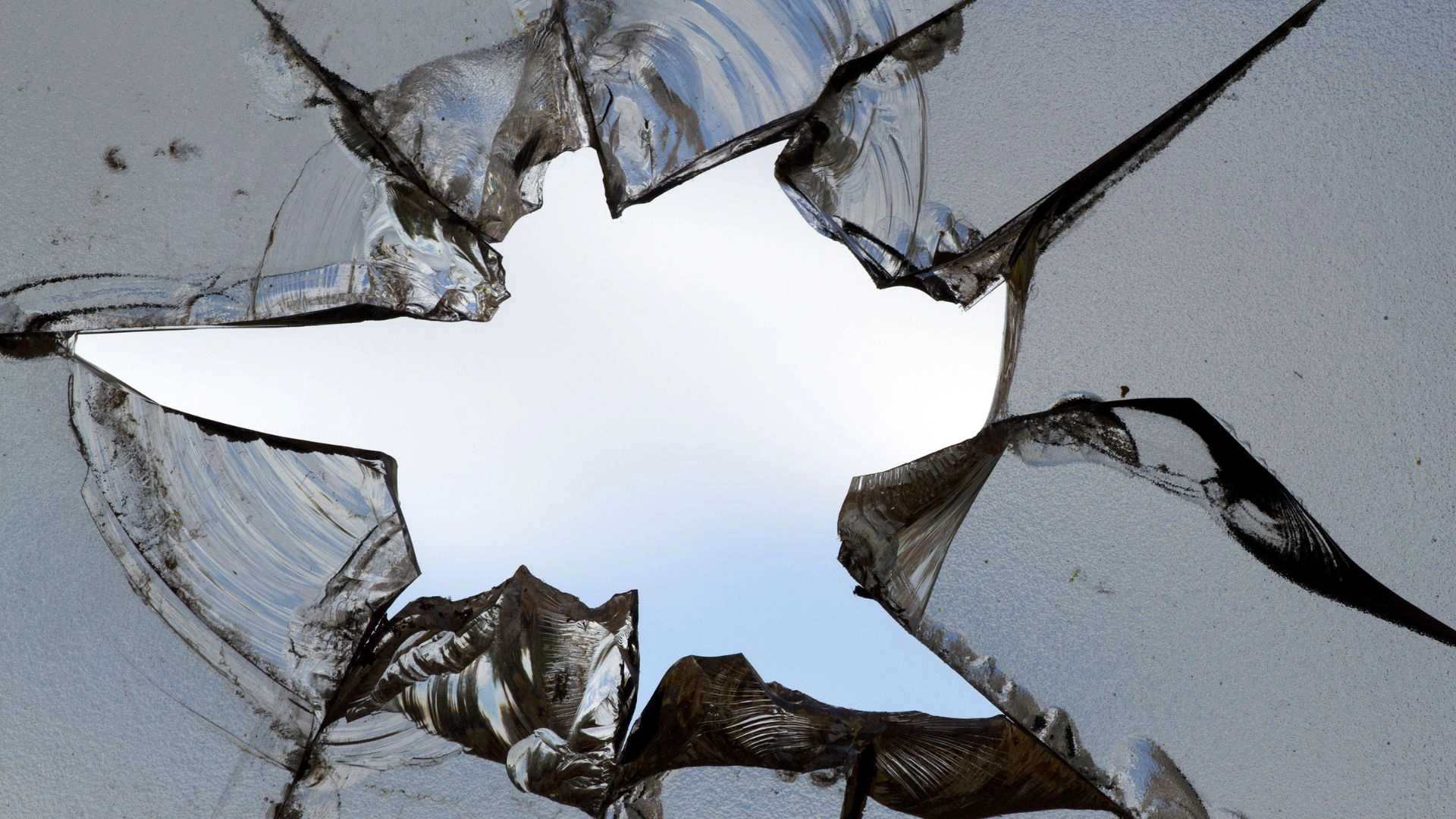 Cómo reparar un cristal roto o rayado: Guía práctica para ventanas y más