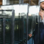 Cómo se fabrica el vidrio: de qué está hecho y proceso paso a paso