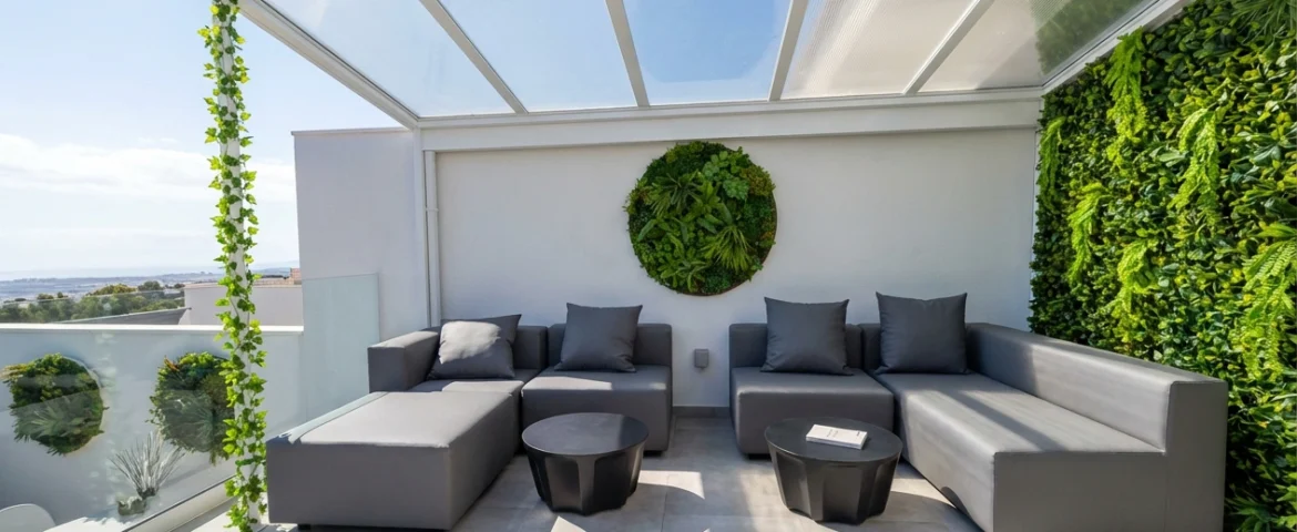 Pérgola de cristal vs bioclimática: qué conviene según el uso real
