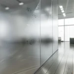 Cristal al ácido: Privacidad y luminosidad para tus espacios
