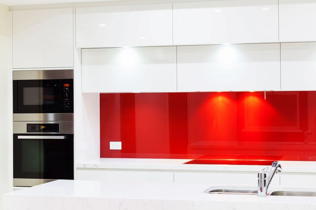 Cristal Lacobel: qué es, colores y usos en cocinas y decoración