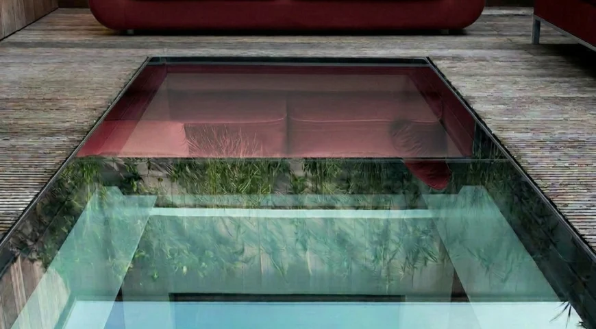 Suelo de cristal pisable: tipos de vidrio, instalación y precio por m²