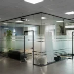 Vidrio esmerilado: qué es, tipos, usos y diferencias con el cristal al ácido