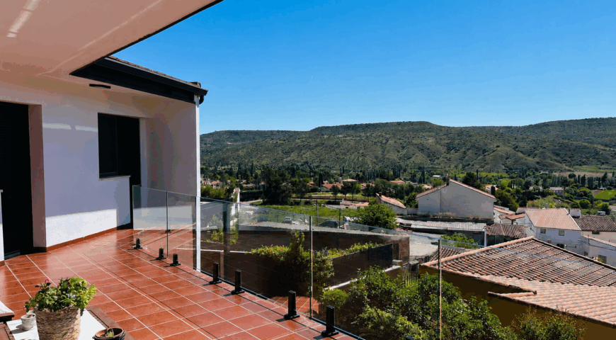 Barandilla de cristal para terraza: tipos, normativa y precio
